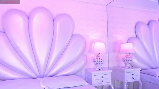 HatsaJones online show from September 2025 03:54:01 AM