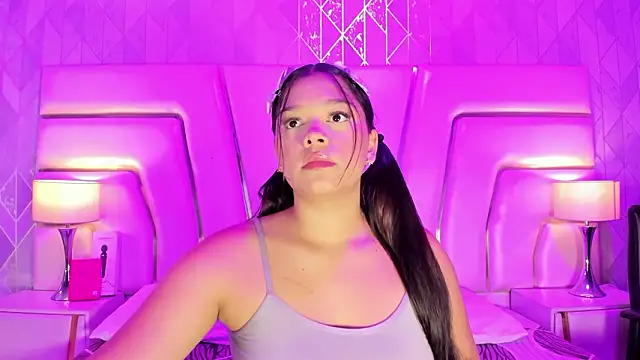 Snapshot of HatsaJones chatting on February 2026 04:07:01 AM HatsaJones online show from February 2026 04:07:01 AM