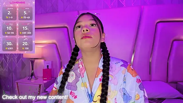 Snapshot of HatsaJones chatting on February 2026 04:05:02 AM HatsaJones online show from February 2026 04:05:02 AM