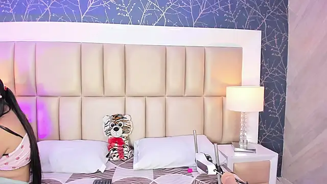 Snapshot of HatsaJones chatting on February 2026 04:13:02 AM HatsaJones online show from February 2026 04:13:02 AM