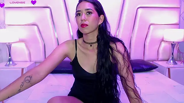 Snapshot of VioletPons chatting on October 2025 07:38:02 PM VioletPons online show from October 2025 07:38:02 PM