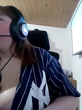 Snapshot of bellita13 chatting on September 2025 05:28:01 PM bellita13 online show from September 2025 05:28:01 PM