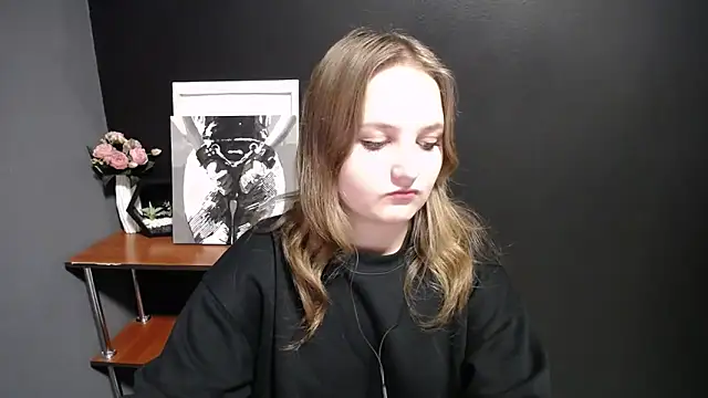 Snapshot of Mystic_nikole chatting on September 2025 12:10:02 PM Mystic nikole online show from September 2025 12:10:02 PM
