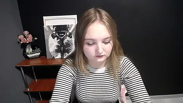 Snapshot of Mystic_nikole chatting on October 2025 12:16:01 PM Mystic nikole online show from October 2025 12:16:01 PM