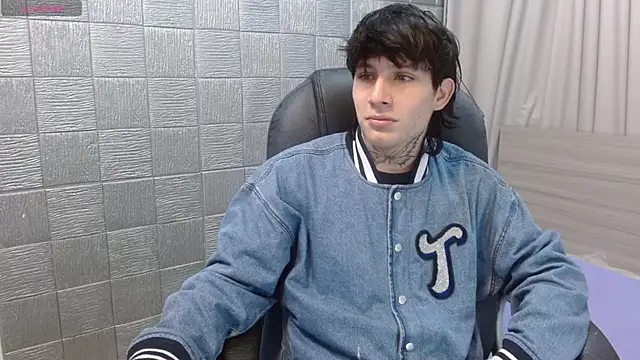 Iantwink18 online show from November 2025 03:32:02 AM