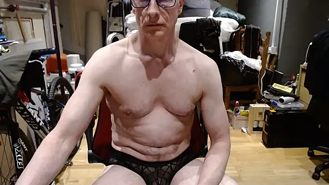 Snapshot of Hung2Mike chatting on March 2026 09:32:01 PM Hung2Mike online show from March 2026 09:32:01 PM