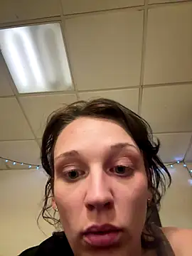 Crooked Angel online show from November 2025 05:51:01 AM