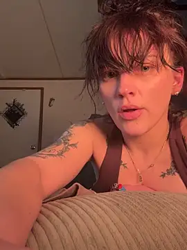 Crooked Angel online show from November 2025 08:14:02 AM