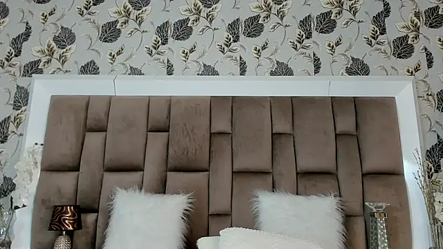 LizaMintelli online show from November 2025 12:52:01 PM