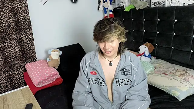 Snapshot of Vamps_Lovers chatting on April 2026 08:40:01 PM Vamps Lovers online show from April 2026 08:40:01 PM