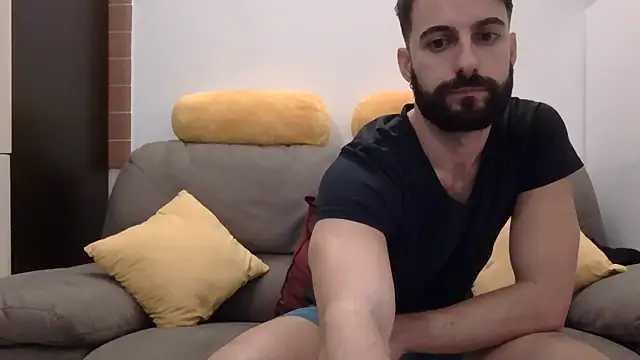 Amicisegreti online show from December 2025 06:03:02 PM