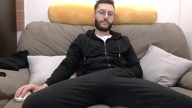 Amicisegreti online show from January 2026 09:29:01 PM