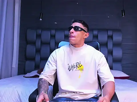 Snapshot of adrian_ray chatting on November 2025 12:08:02 PM adrian ray online show from November 2025 12:08:02 PM