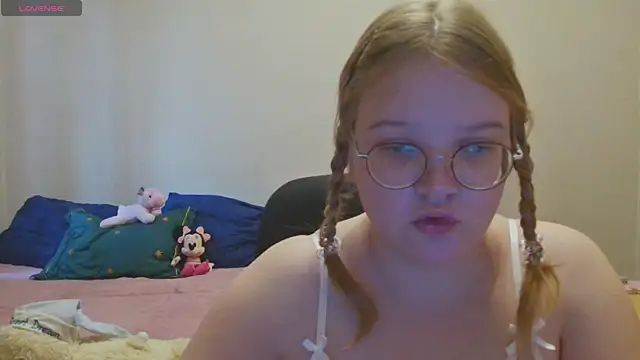 Snapshot of Rosa_Grenn chatting on October 2025 09:06:02 AM Rosa Grenn online show from October 2025 09:06:02 AM