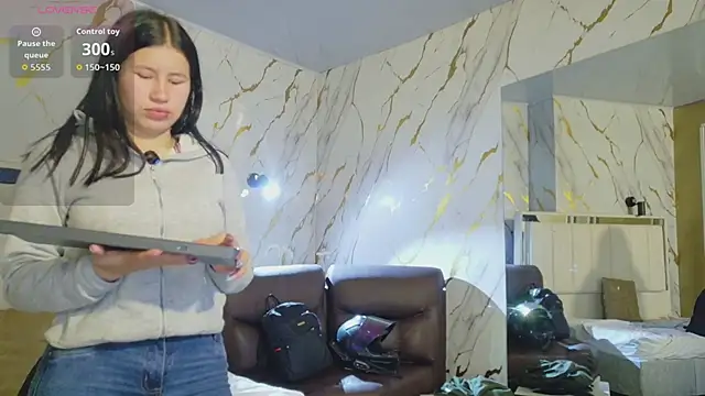 Olivia11  online show from April 2026 02:41:01 PM