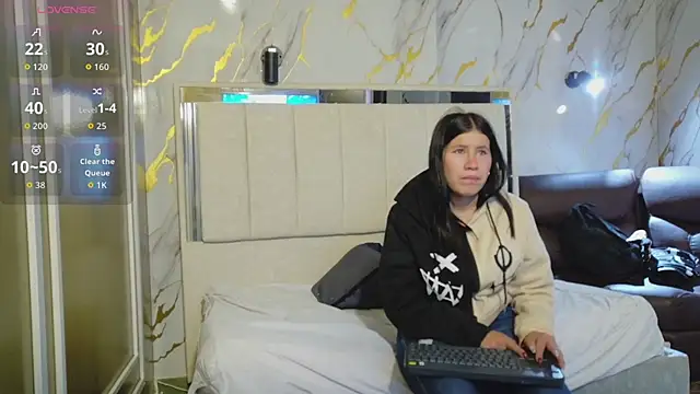 Olivia11  online show from May 2026 12:33:01 PM