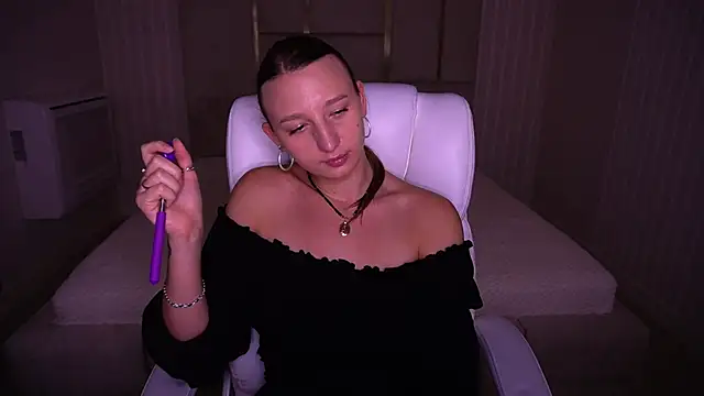 LioraFox online show from November 2025 09:49:02 PM