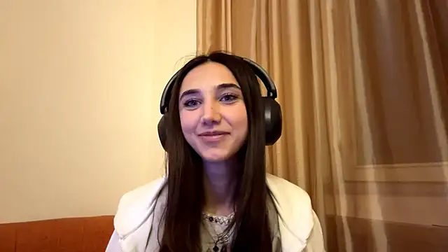 Snapshot of LinaMour chatting on September 2025 11:10:02 PM LinaMour online show from September 2025 11:10:02 PM