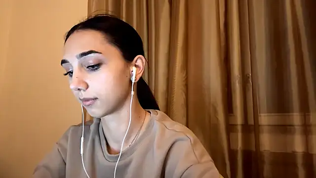 Snapshot of LinaMour chatting on October 2025 10:09:01 PM LinaMour online show from October 2025 10:09:01 PM