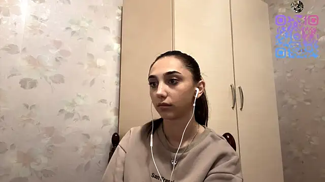 Snapshot of LinaMour chatting on October 2025 10:11:01 PM LinaMour online show from October 2025 10:11:01 PM