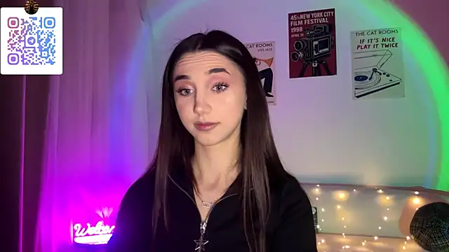 LinaMour online show from March 2026 10:28:01 PM