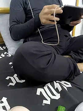 yazinyazin1 online show from November 2025 01:18:01 AM