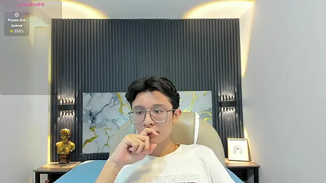 SantiagoRusso18 online show from October 2025 12:01:02 PM