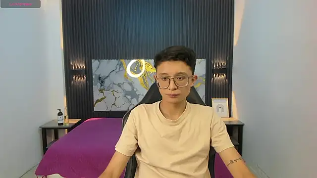 SantiagoRusso18 online show from February 2026 07:32:02 PM