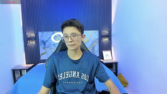 SantiagoRusso18 online show from February 2026 07:36:01 PM