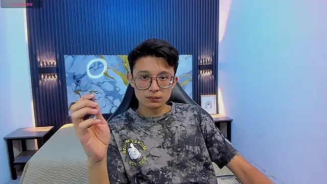 SantiagoRusso18 online show from March 2026 07:10:02 PM