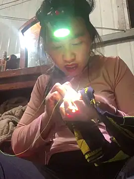 tuyetnhi-00 online show from December 2025 12:46:02 PM