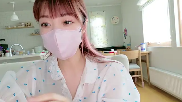 Snapshot of SUZU_1201 chatting on July 2026 01:42:01 AM SUZU 1201 online show from July 2026 01:42:01 AM