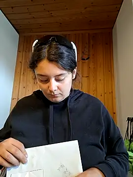 YoungLiisaxx online show from October 2025 09:06:02 AM