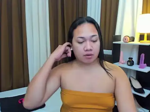 TsUncutKaren online show from October 2025 08:30:01 PM