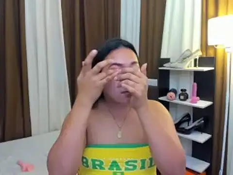 TsUncutKaren online show from December 2025 05:53:01 PM