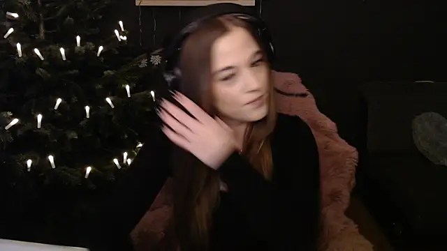 Luna Lynn online show from December 2025 06:26:02 PM