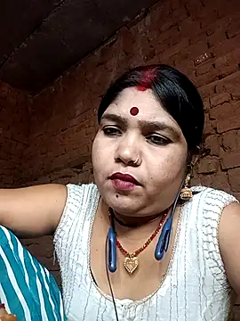 Snapshot of Priya_tyagi chatting on October 2025 10:01:02 AM Priya tyagi online show from October 2025 10:01:02 AM