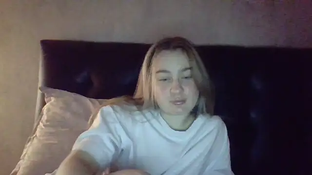 Karyllia online show from October 2025 11:47:01 PM
