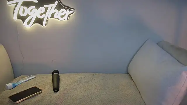 Snapshot of Petite36 chatting on November 2025 04:48:02 AM Petite36 online show from November 2025 04:48:02 AM