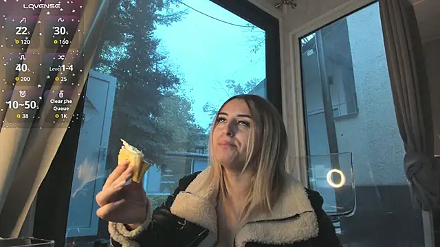 Ella Vee online show from November 2025 05:50:02 AM