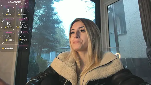 Ella Vee online show from November 2025 06:08:02 AM