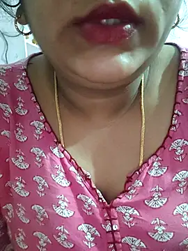 luci-queen online show from April 2026 07:17:02 PM
