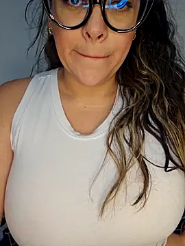 Nicoleefaith  online show from September 2025 05:27:02 PM