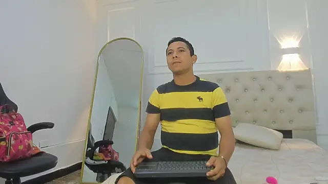 Snapshot of charlotte_dante212 chatting on February 2026 03:32:02 AM charlotte dante212 online show from February 2026 03:32:02 AM