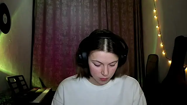 CutieAnny online show from February 2026 05:20:01 PM