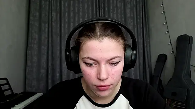 CutieAnny online show from March 2026 06:18:01 AM