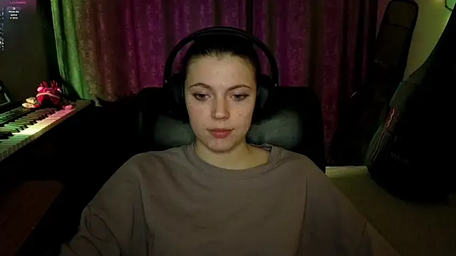 CutieAnny online show from April 2026 09:01:02 PM