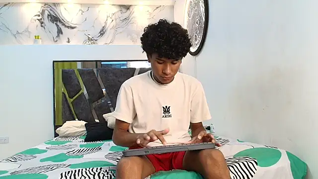 LONDON BOYS1 online show from October 2025 01:17:02 AM