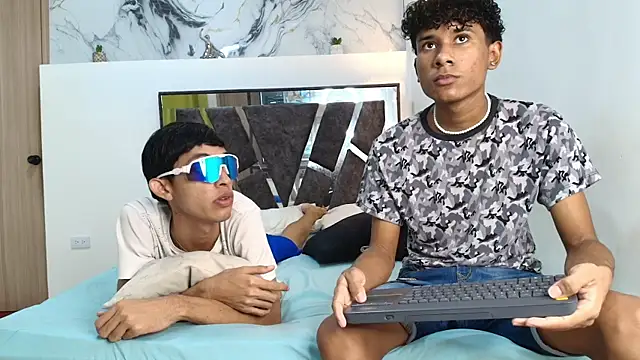 LONDON BOYS1 online show from November 2025 01:26:02 AM