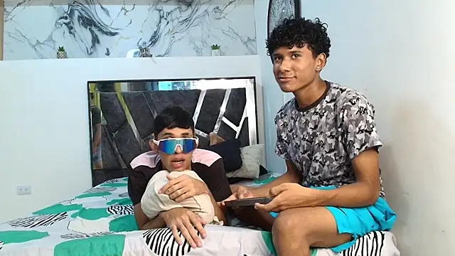 LONDON BOYS1 online show from November 2025 01:19:02 AM